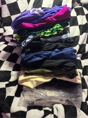 19 pairs of XS Fabletics Leggings